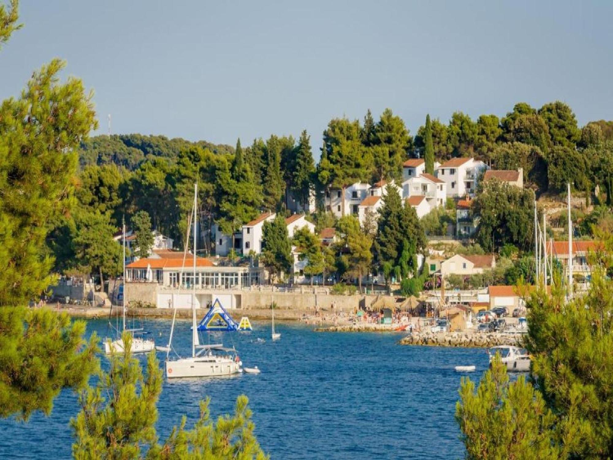 Lumbarda Resort Apartments Exterior photo